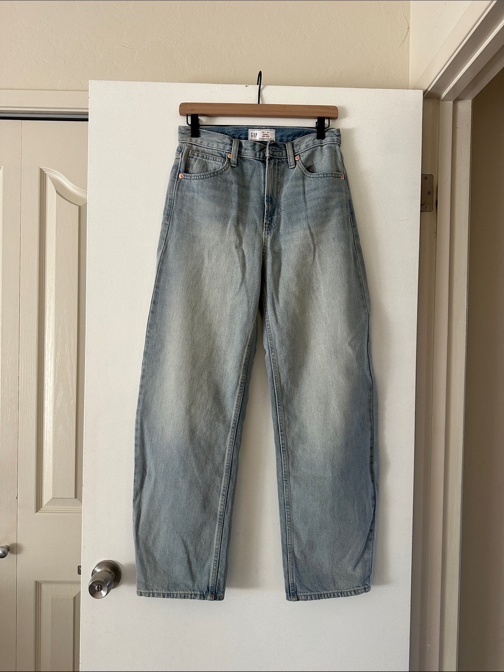 NWOT Gap High Rise Barrel Jeans